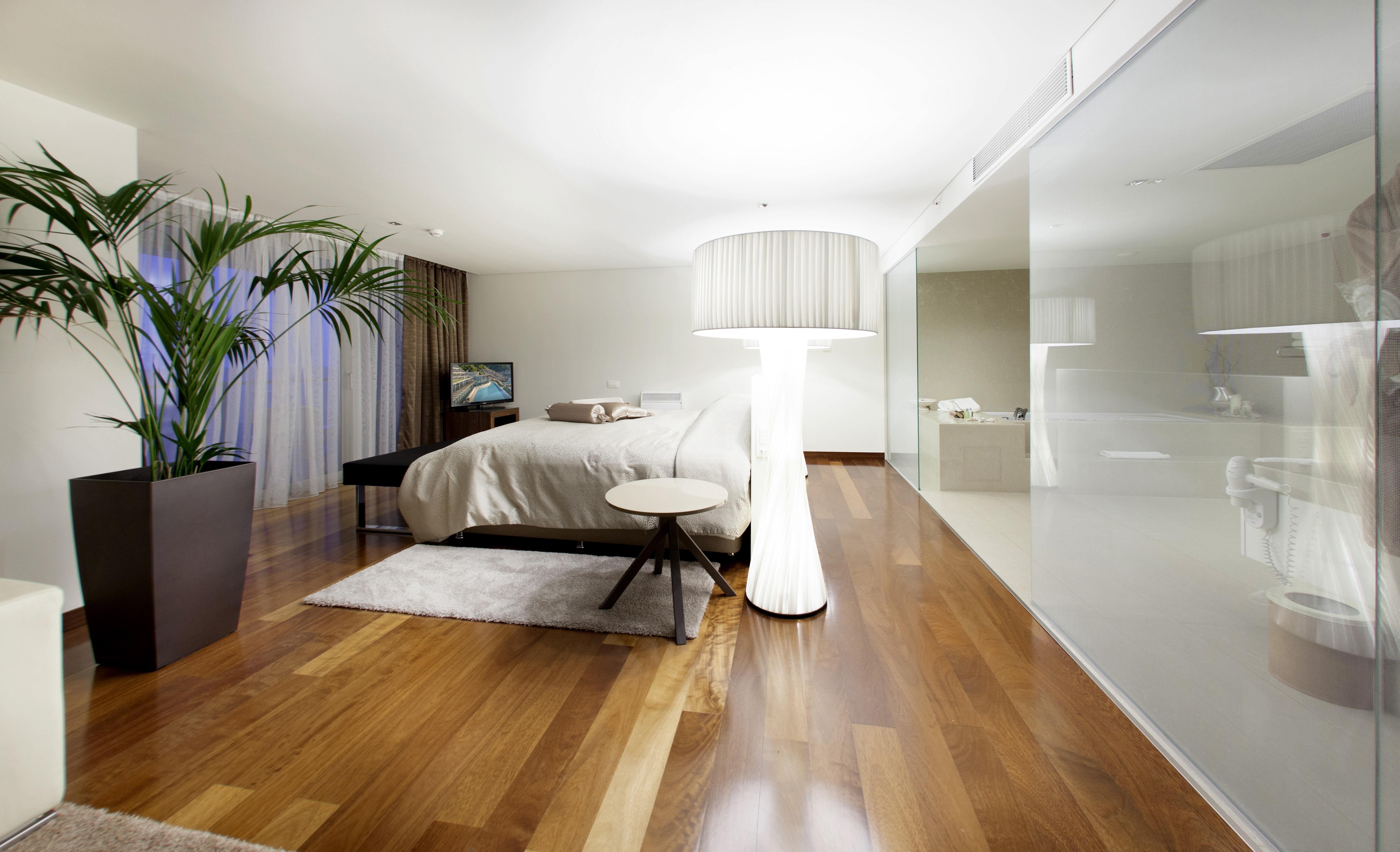 Hotel Rixos Premium Ragusa Esterno foto A bedroom with a bamboo floor