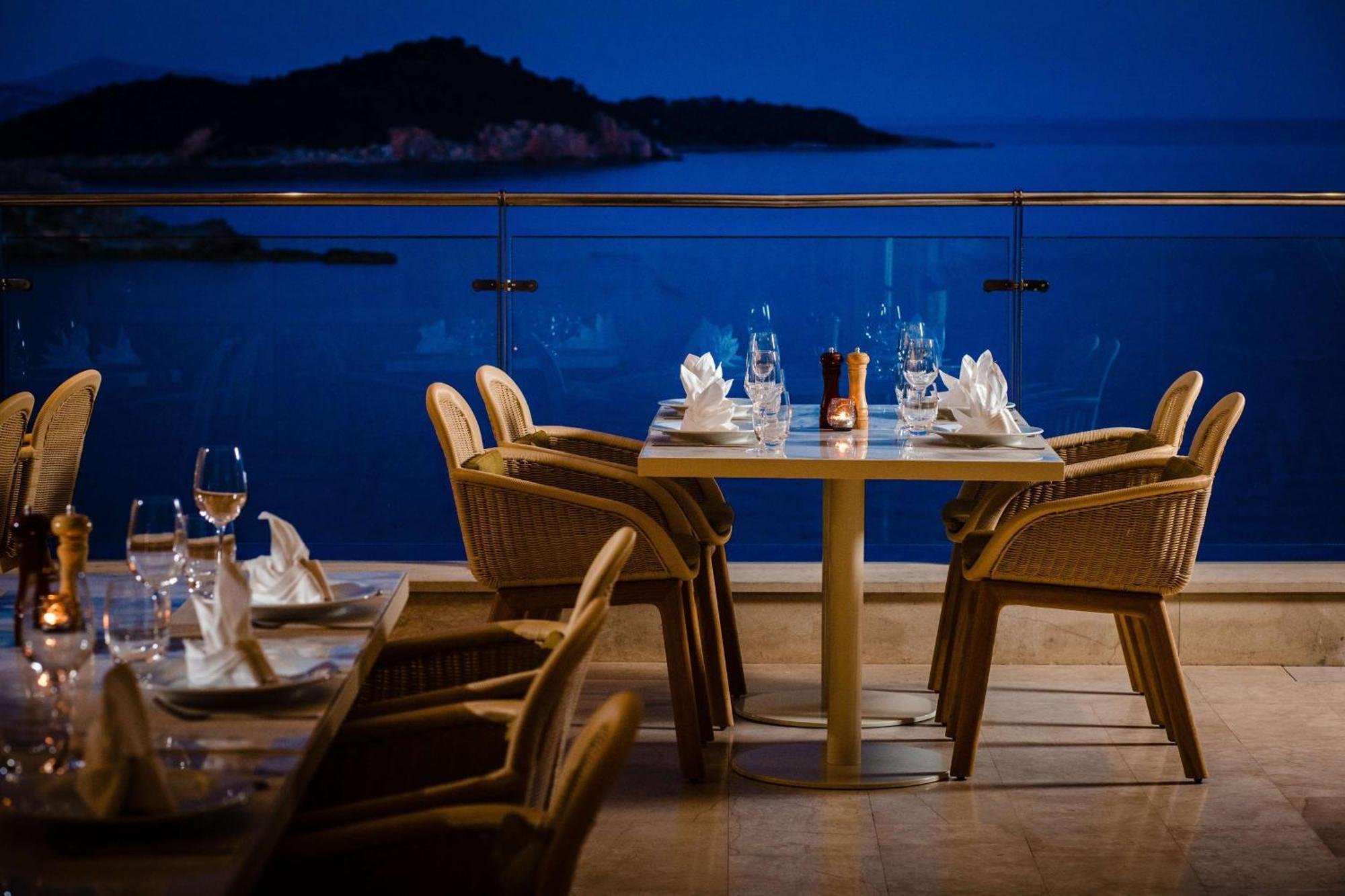 Hotel Rixos Premium Ragusa Esterno foto The Deck