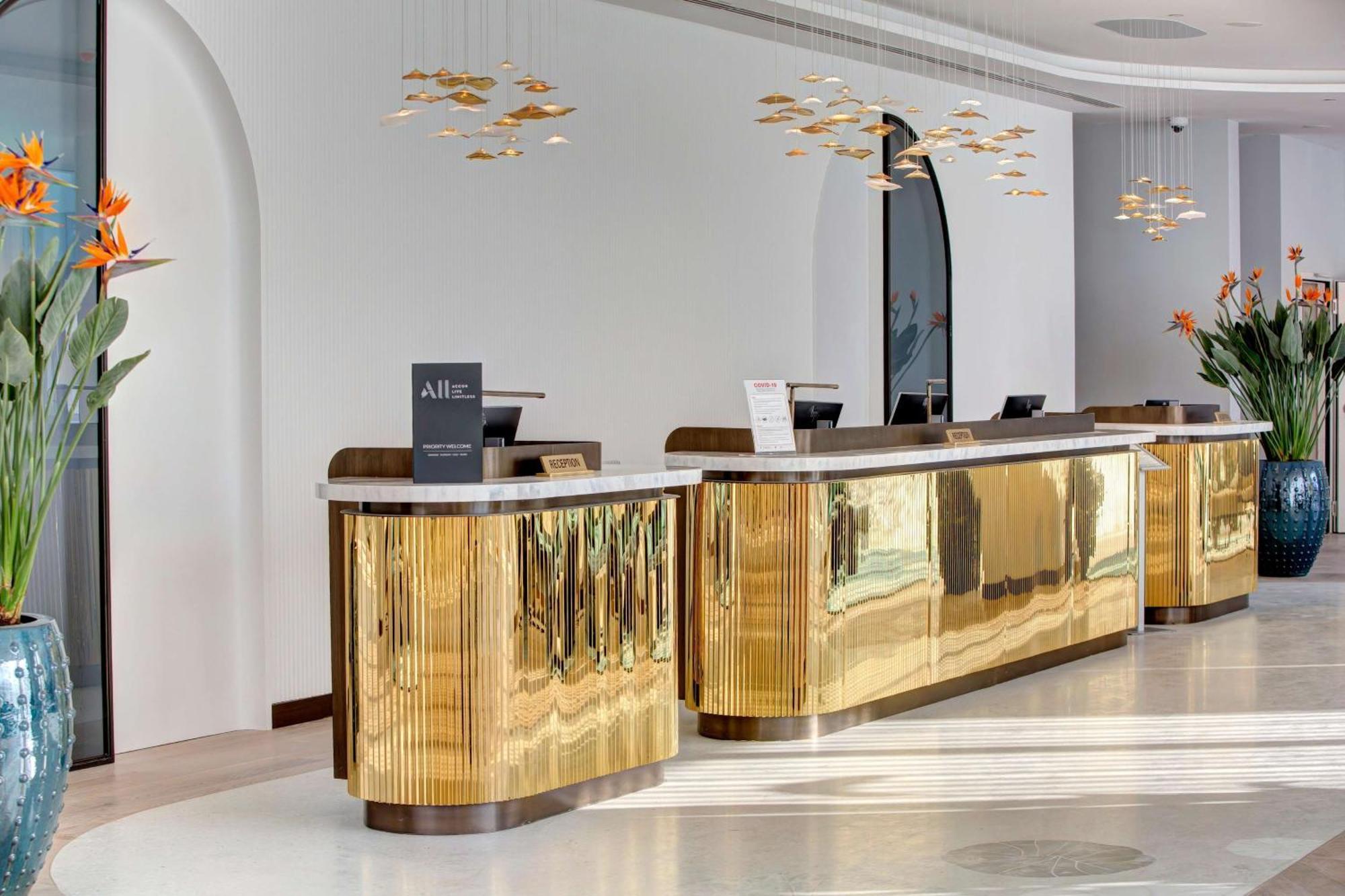 Hotel Rixos Premium Ragusa Esterno foto The reception area of the hotel