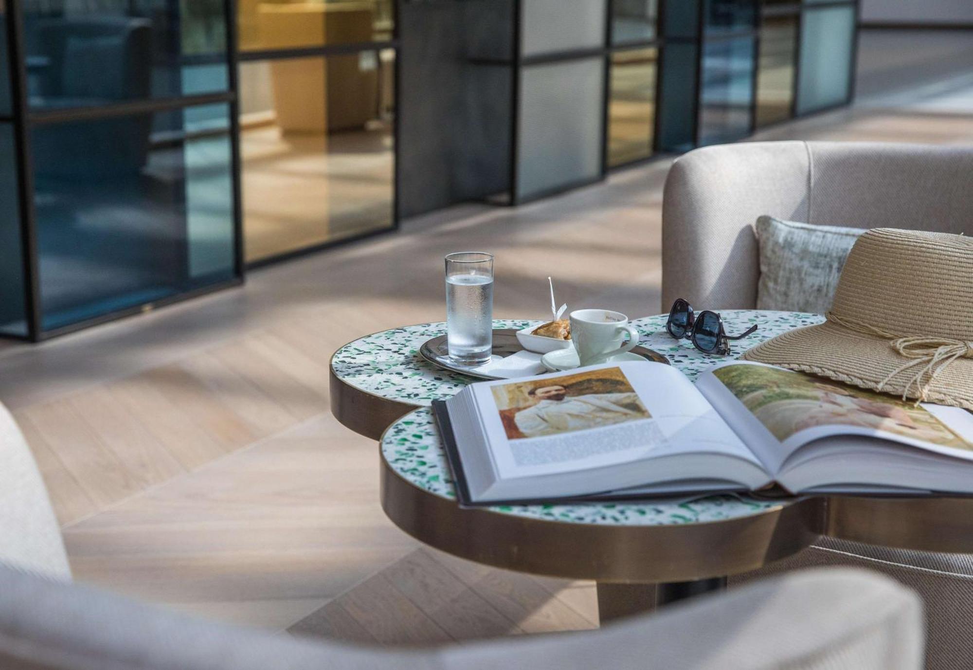 Hotel Rixos Premium Ragusa Esterno foto The Lounge at London Heathrow Airport